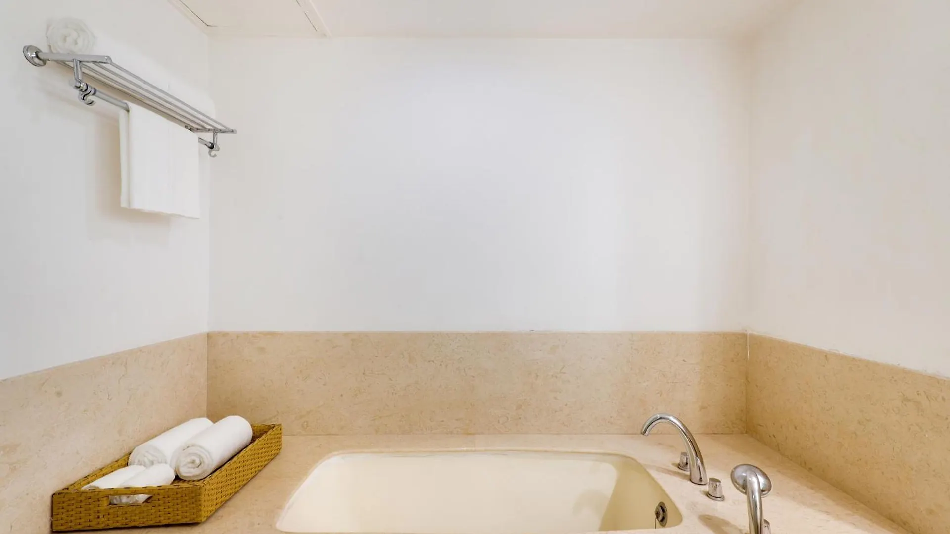Lemon Tree Premier 1, Gurugram Hotel Gurgaon